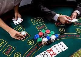 Live-dealer studio European Roulette croupier spins the wheel on multislot88